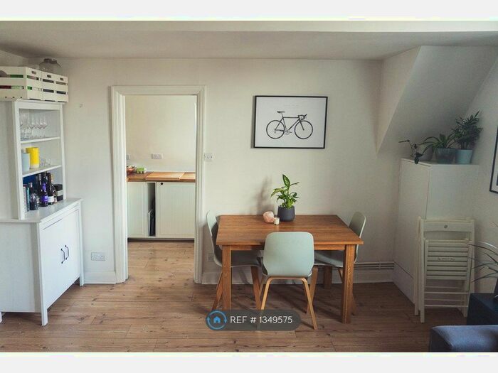 2 Bedroom Flat To Rent In Chelsham Road, London, SW4