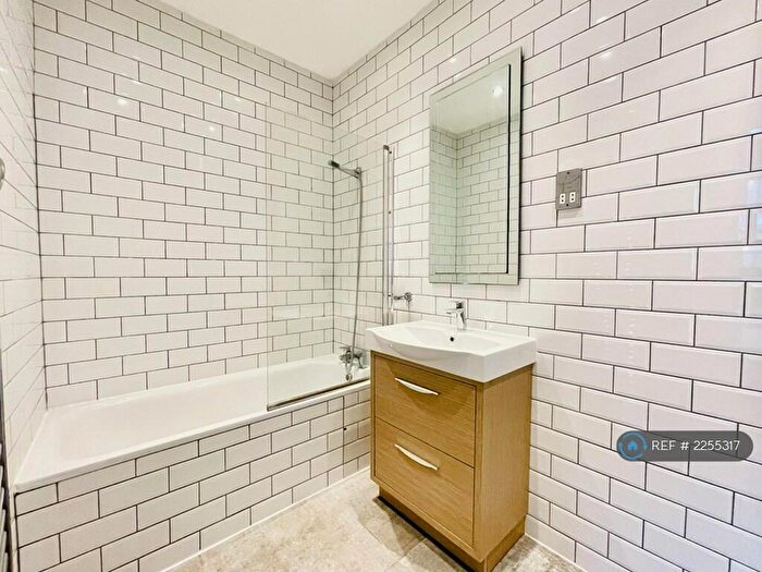 1 Bedroom Flat To Rent In Kennington Road, London, SE11