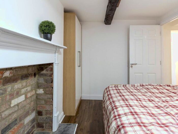 4 Bedroom Flat To Rent In Queen Square, Leeds, West Yorkshire, LS2