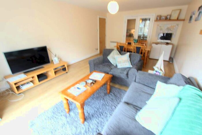 2 Bedroom Flat To Rent In Smugglers Way, London, SW18