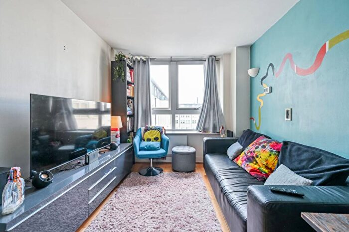2 Bedroom Flat To Rent In Cadogan Road, Woolwich, London, SE18