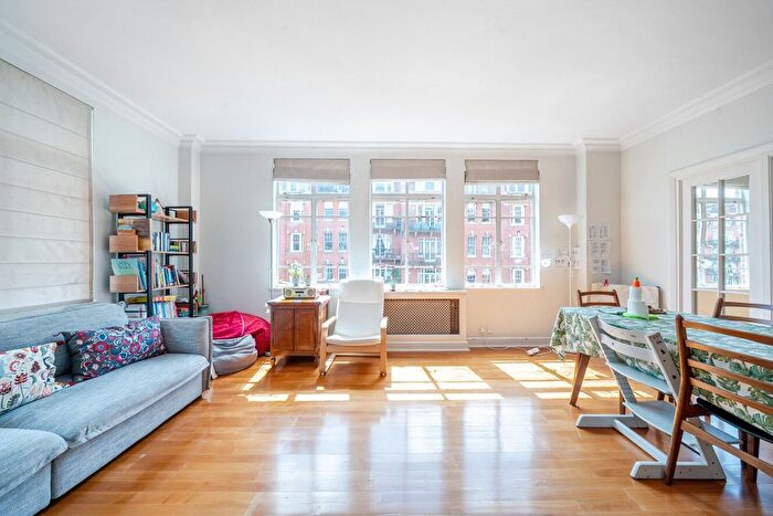 3 Bedroom Flat For Sale In Oakwood Court, London, W14