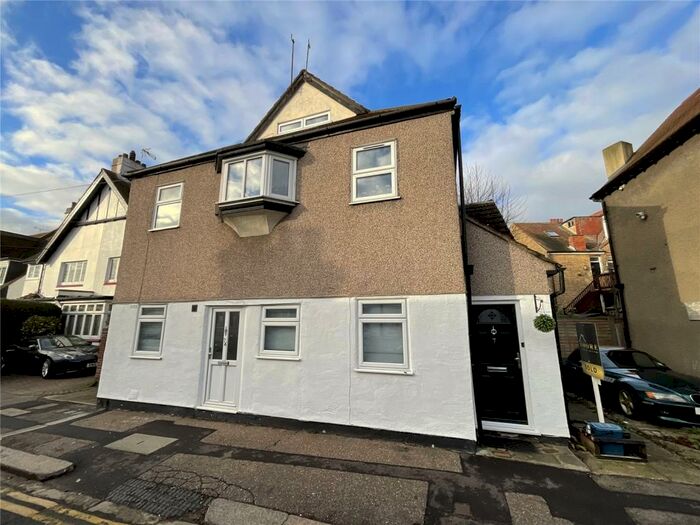 2 Bedroom Apartment To Rent In Nelson Drive, Leigh-On-Sea, Essex, SS9