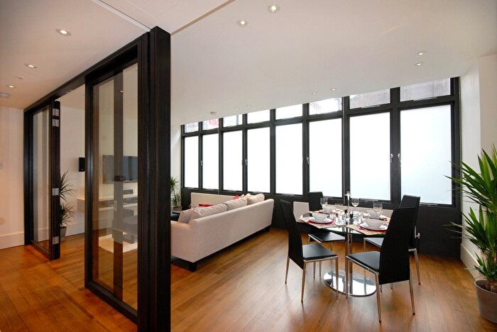 2 Bedroom Flat To Rent In Great Portland Street, Marylebone, London, W1W