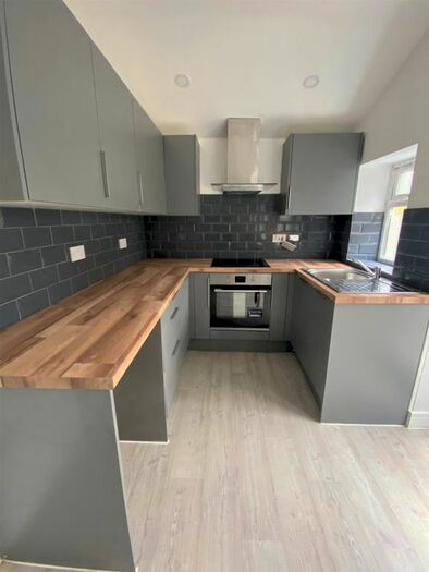 2 Bedroom Flat To Rent In High Street, Barry, CF62