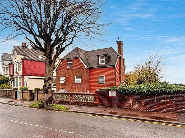 2 Bedroom Flat For Sale In Upper Avenue, Eastbourne, BN21