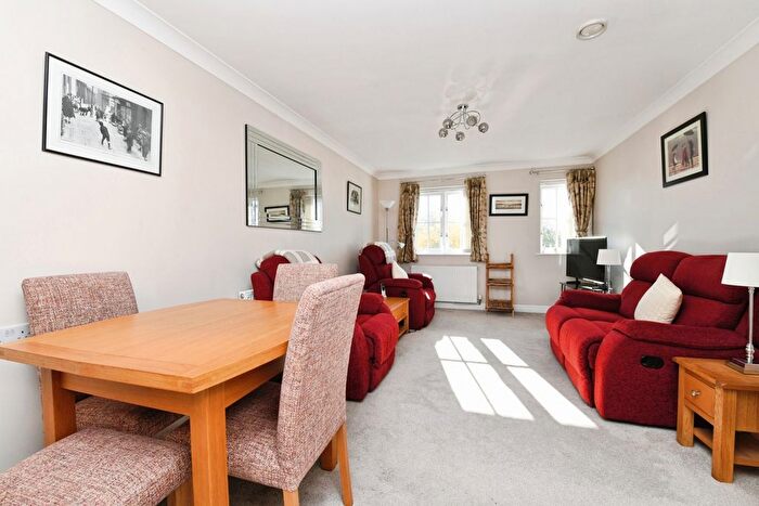 2 Bedroom Flat For Sale In Ongar Road, Brentwood, Essex, CM15