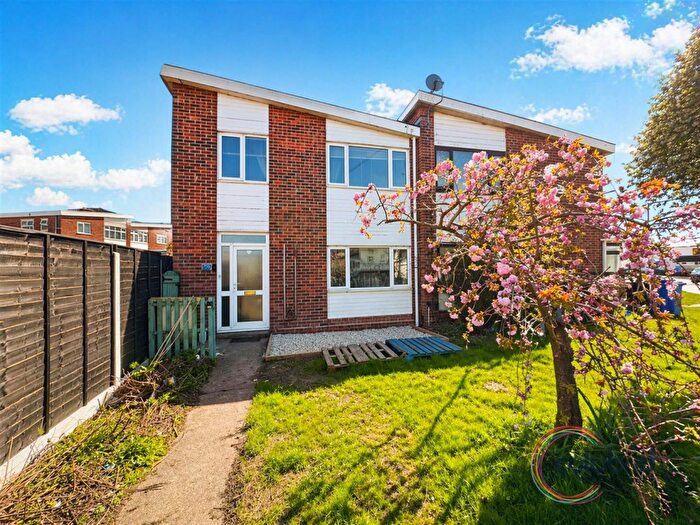 3 Bedroom Semi-Detached House For Sale In Southend Road, Stanford-le-Hope, SS17