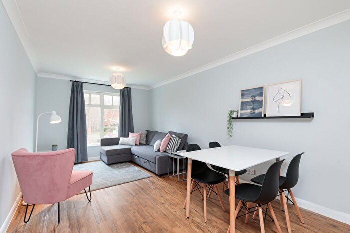 3 Bedroom Flat To Rent In Willow Court, Leithcote Path, SW16