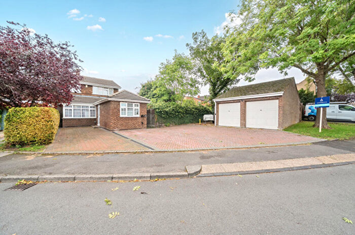 4 Bedroom Detached House For Sale In Allen Close, Dunstable, Bedfordshire, LU5