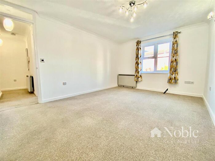 1 Bedroom Retirement Property To Rent In Queenswood House, Eastfield Road, Brentwood, CM14