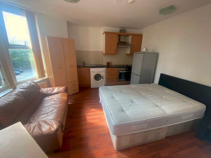 1 Bedroom Flat To Rent In St Michaels Lane, Headingley, Leeds, LS6
