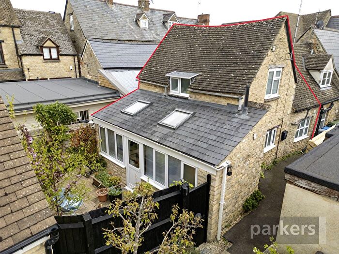 2 Bedroom End Terrace House For Sale In High Street, Witney, Oxfordshire, OX28