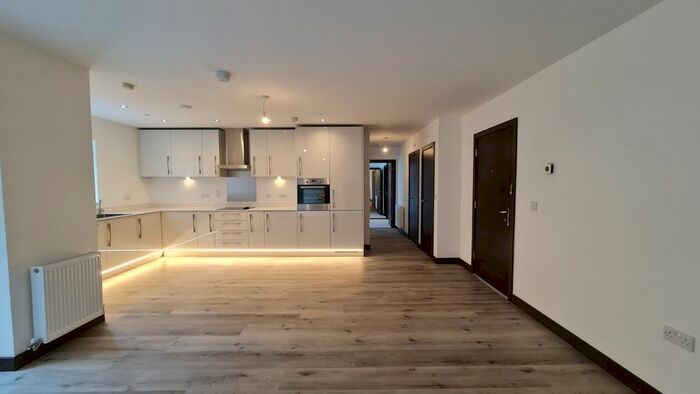 2 Bedroom Flat To Rent In Victoria Avenue, Southend On Sea, SS2