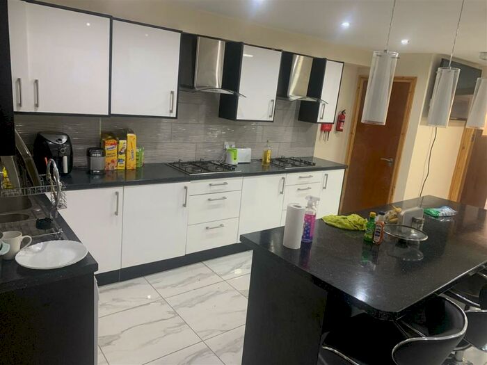 6 Bedroom Terraced House To Rent In Hubert Croft, Selly Oak, Birmingham, B29