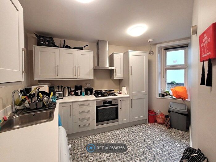 3 Bedroom Maisonette To Rent In Bruton Place, Bristol, BS8