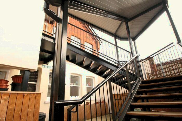 1 Bedroom Flat To Rent In Vintner House, High Wycombe, HP11