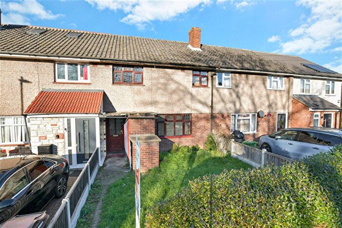 3 Bedroom Terraced House For Sale In Thatches Grove, Romford, Essex, RM6