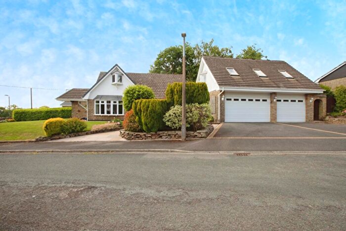4 Bedroom Detached House For Sale In Spenser Close, Worsthorne, Burnley, Lancashire, BB10