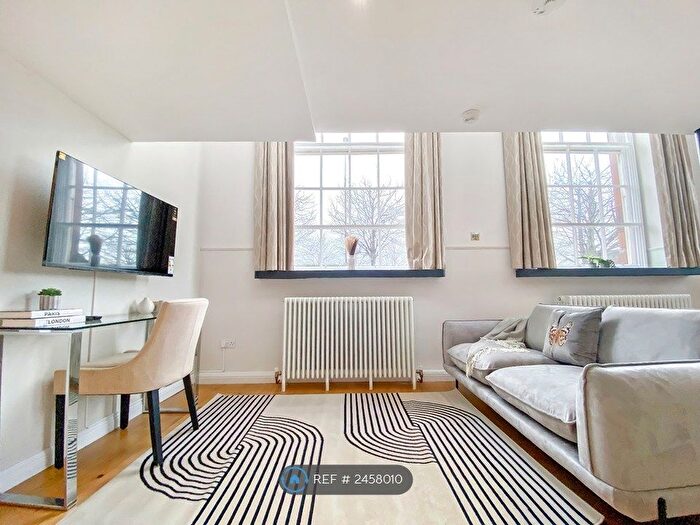 Studio To Rent In Mcdonald Road, Edinburgh, EH7