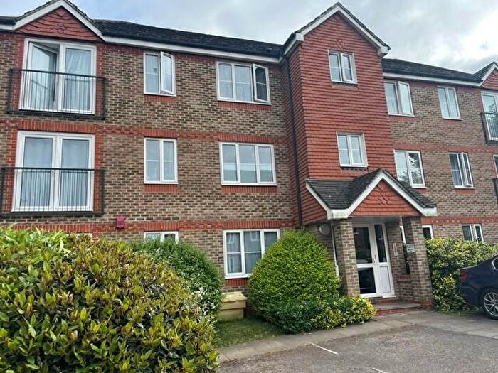 2 Bedroom Apartment To Rent In Sevenoaks Close, SM2