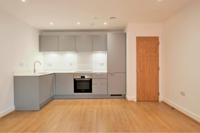 1 Bedroom Flat To Rent In Well Farm Road, Whyteleafe, CR3