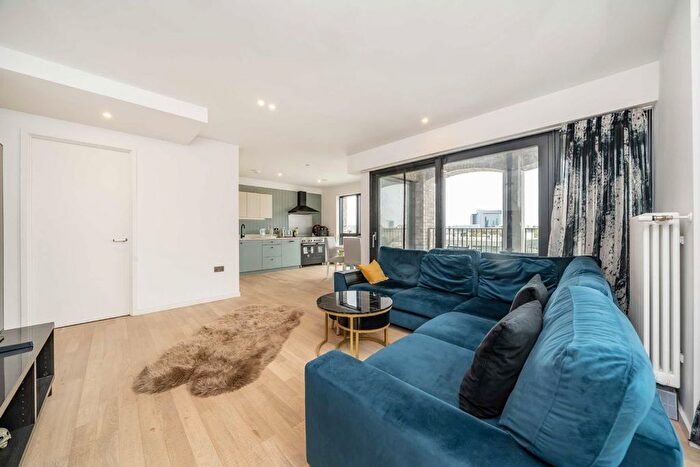 2 Bedroom Flat To Rent In Bradshaw Yard, Brentford, TW8