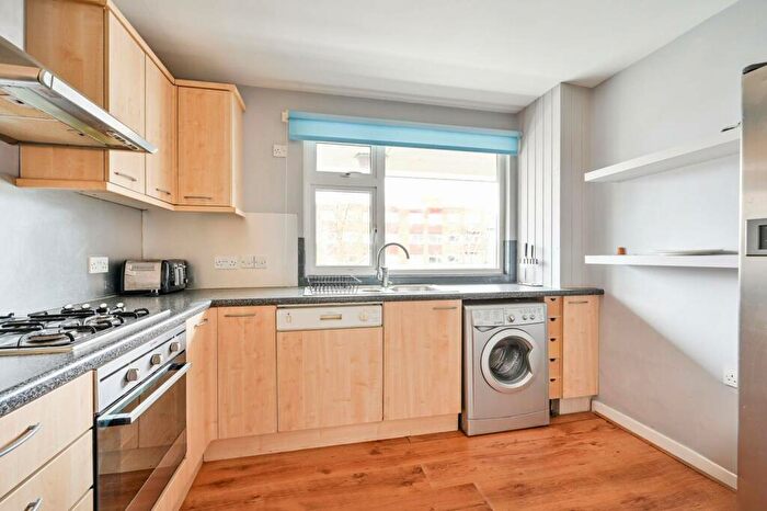 2 Bedroom Flat For Sale In Cranes Park, Surbiton, KT5