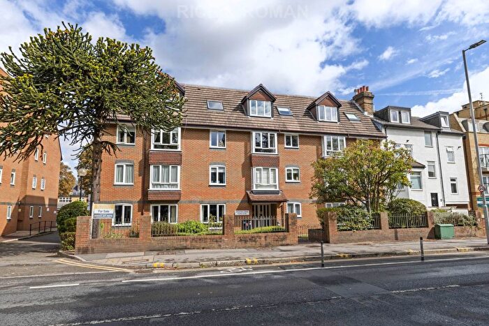 1 Bedroom Flat To Rent In Kingston Lodge, Kingston Road, KT3