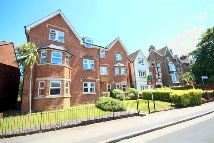 2 Bedroom Flat To Rent In Stoke Road, Guildford, GU1