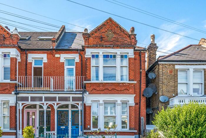 3 Bedroom Maisonette For Sale In Wolfington Road, West Norwood, London, SE27