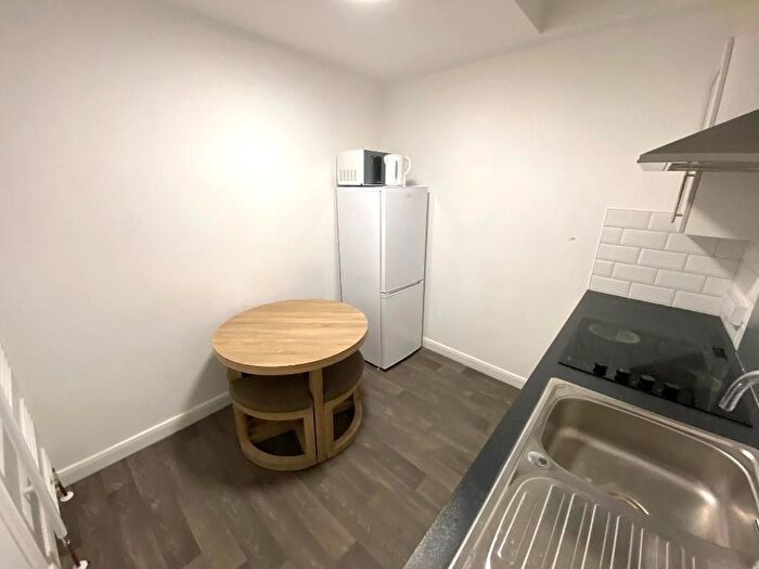 3 Bedroom Flat To Rent In South Street, Eastbourne, East Sussex, BN21