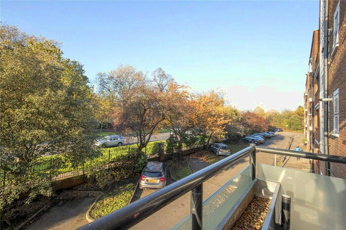 1 Bedroom Flat To Rent In Chertsey Court, Clifford Avenue, London, SW14