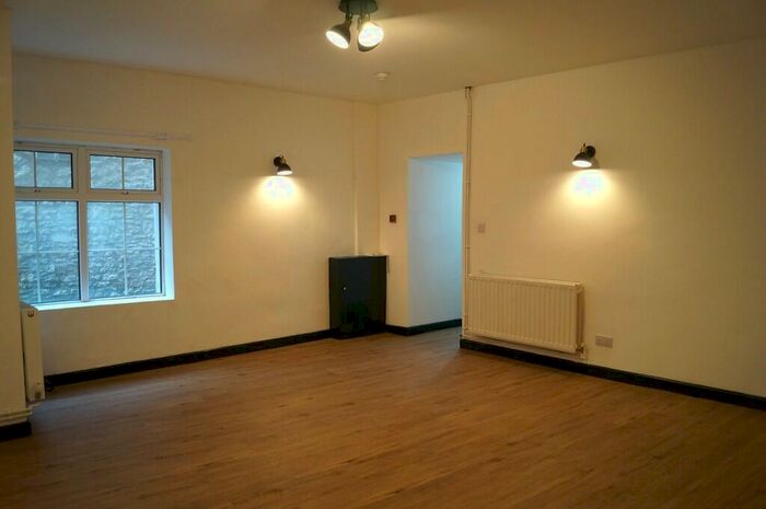 1 Bedroom Flat To Rent In Tipcote Hill, Shepton Mallet, BA4