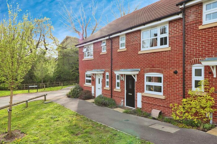 3 Bedroom Terraced House For Sale In Farm Drive, Petersfield, Hampshire, GU31