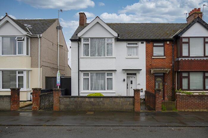 3 Bedroom End Of Terrace House For Sale In Groundwell Road, Swindon, SN1