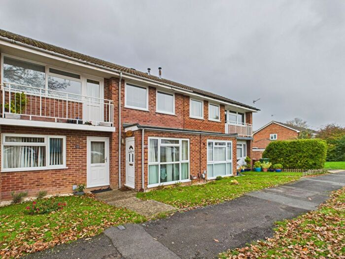 2 Bedroom Flat For Sale In Borodin Close, Basingstoke, RG22