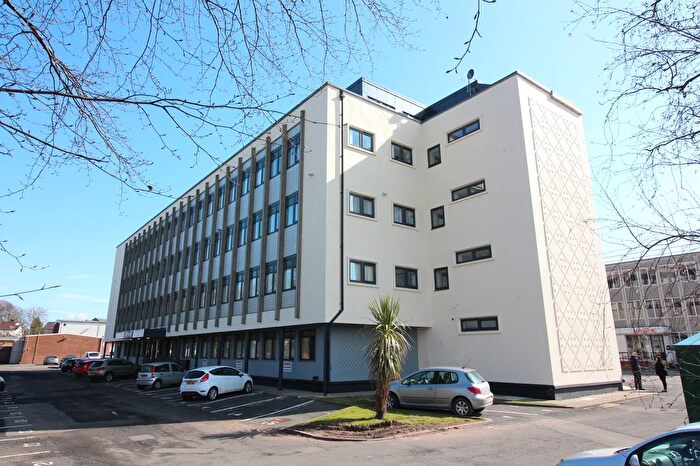 2 Bedroom Flat To Rent In High Street, Kingswinford, DY6