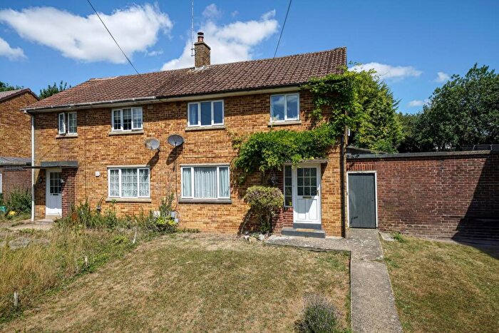 3 Bedroom Semi-Detached House For Sale In Cowper Road, Markyate, AL3