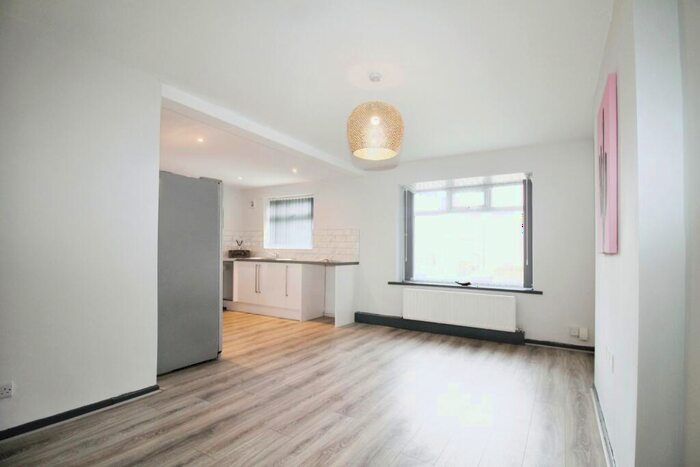 2 Bedroom Apartment To Rent In Kendal Bank, Burley, Leeds, LS3