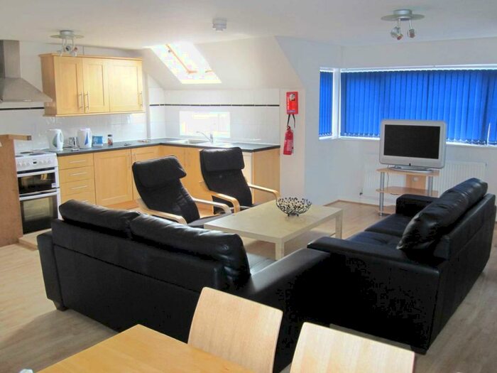 6 Bedroom Flat To Rent In Ladybarn Lane, Fallowfield, M14