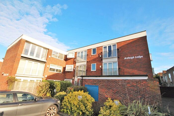 1 Bedroom Flat To Rent In Hutton Road, Shenfield, Brentwood, CM15