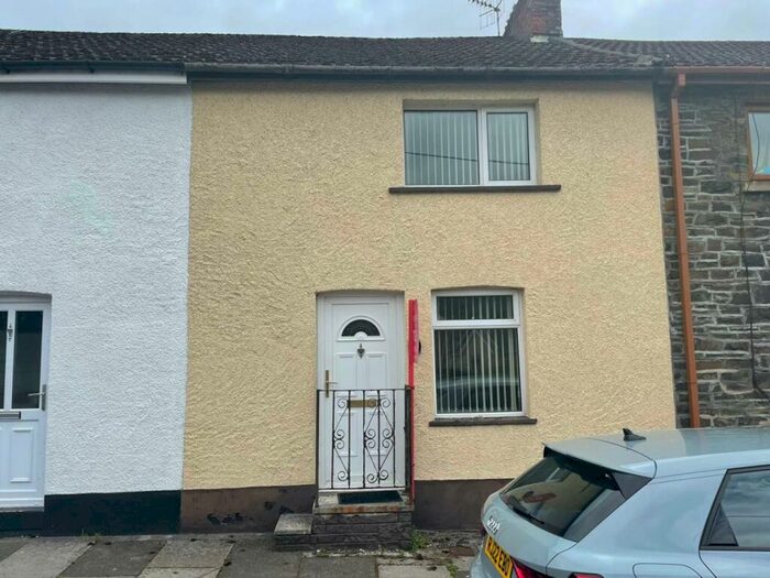 2 Bedroom House To Rent In Lyons Place, Resolven, Neath, SA11