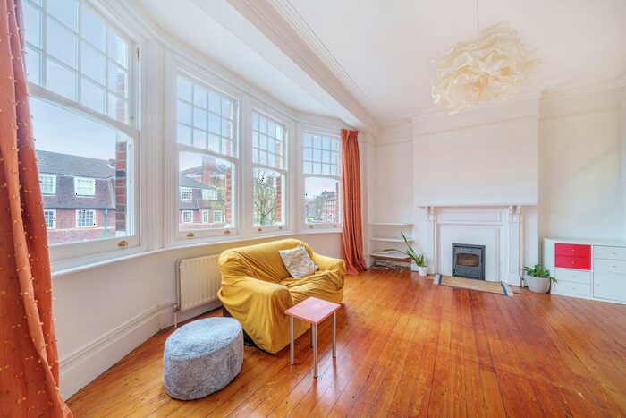 3 Bedroom Flat To Rent In Fortis Green Road, London, N10