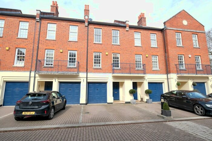 3 Bedroom Town House For Sale In Quayside Walk, Marchwood, SO40
