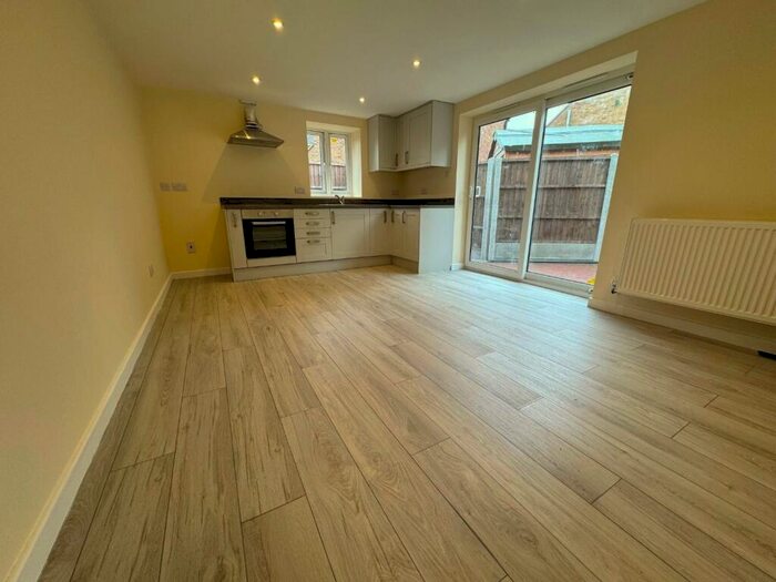 2 Bedroom Detached Bungalow To Rent In Bankside, Enfield, EN2