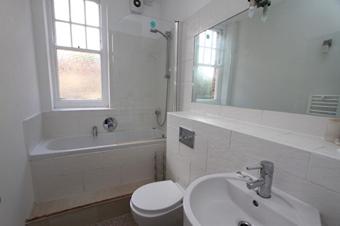 2 Bedroom Flat For Sale In Grange Road, Eastbourne, BN21