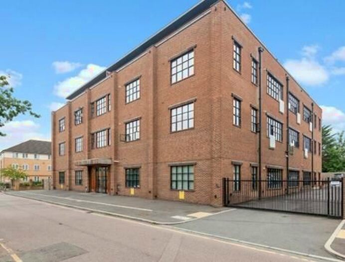 2 Bedroom Flat To Rent In London, London, NW7