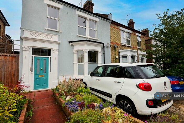 2 Bedroom Flat To Rent In The Avenue, London, N8