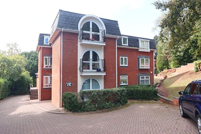 2 Bedroom Flat For Sale In Oldnall Road, Kidderminster, DY10